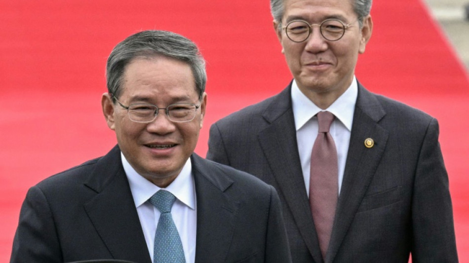 Los primeros ministros de China y Japón llegan a Seúl para una cumbre trilateral