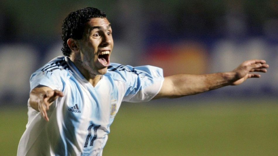 Argentina forward Tevez annnounces retirement 