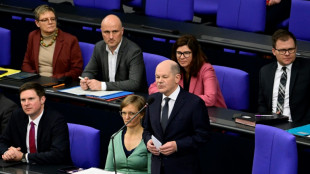 Bundeskanzler Scholz stellt sich im Bundestag den Fragen der Abgeordneten