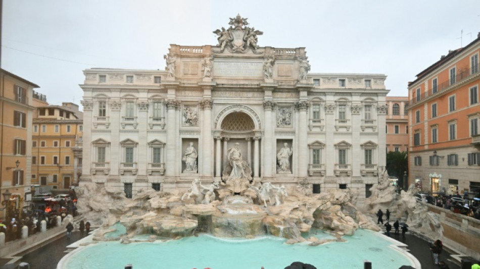 La fuente de Trevi en Roma reabre después de varias semanas de limpieza