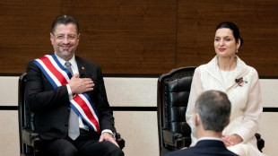 Rodrigo Chaves asume presidencia de Costa Rica con promesa de "reconstruir" economía