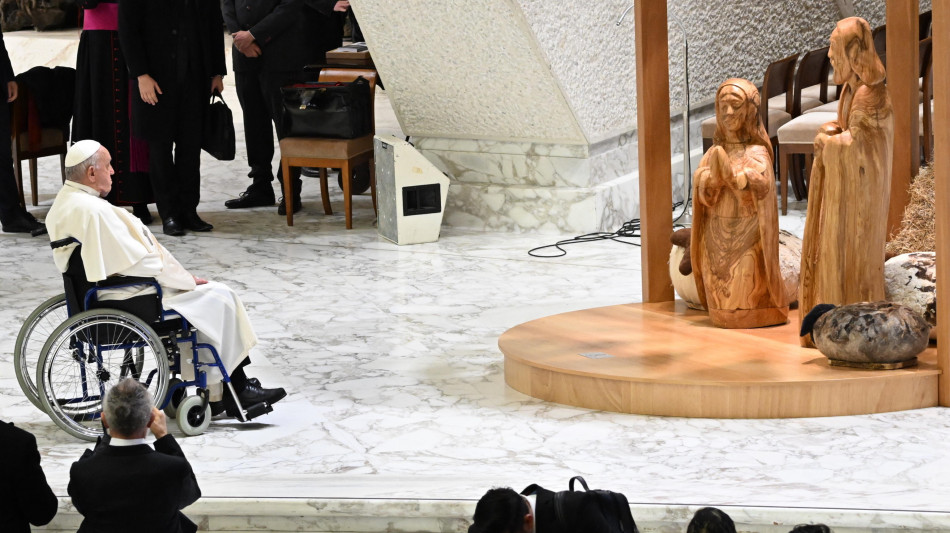 Presepe in Vaticano, rimossi bambinello e kefiah