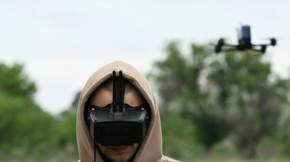 Drones, brouillage: la "gigantesque bataille" électronique pour le ciel ukrainien  