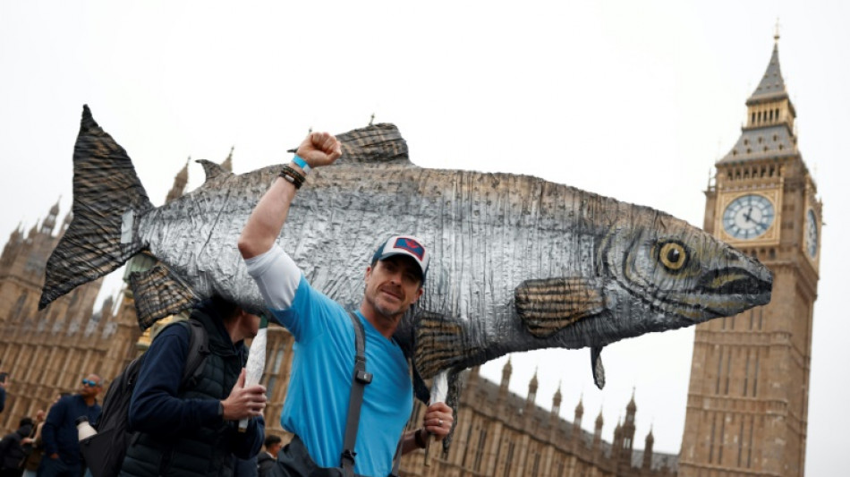 Thousands take to London streets demanding cleaner water