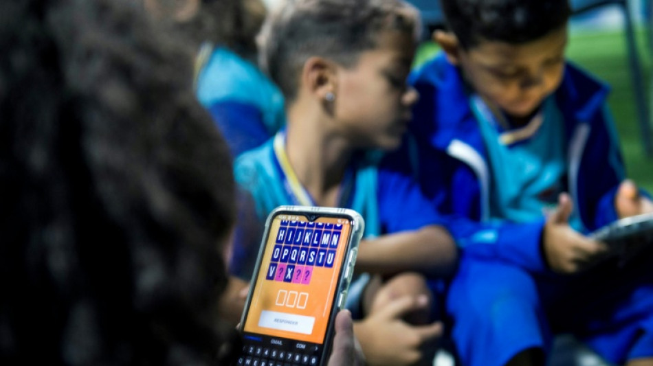 Brasil prohíbe los celulares en las escuelas de primaria y secundaria