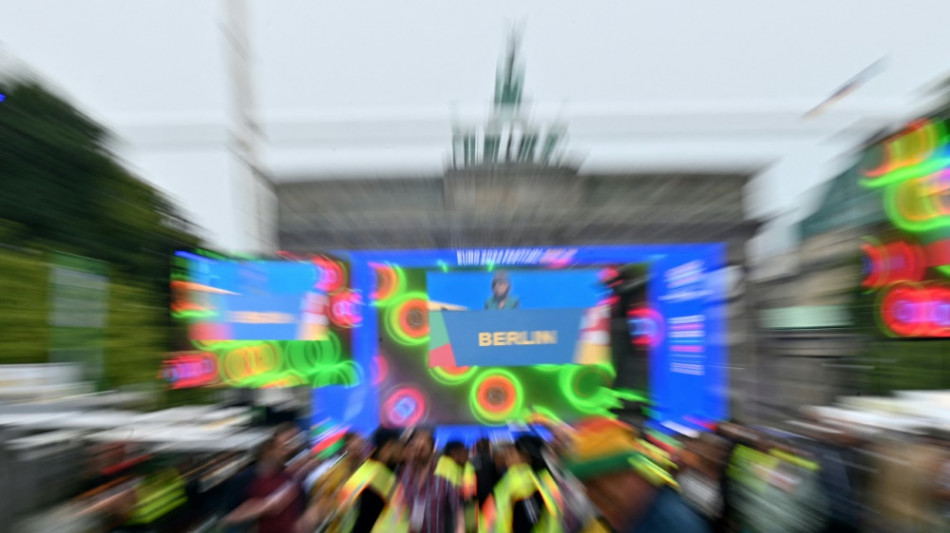 Verdächtiger Gegenstand: Polizei räumt Berliner Fanzone