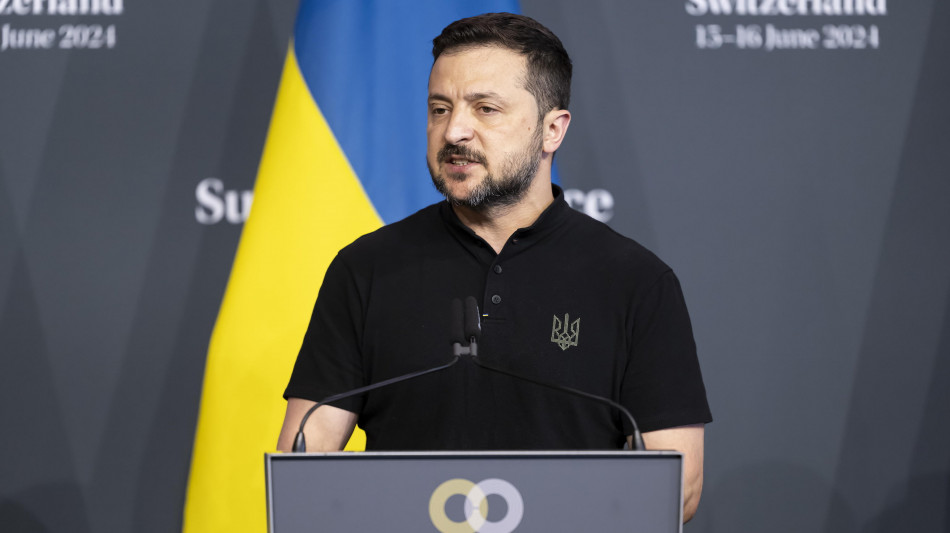 Zelensky si congratula con Rutte, 'leader forte'