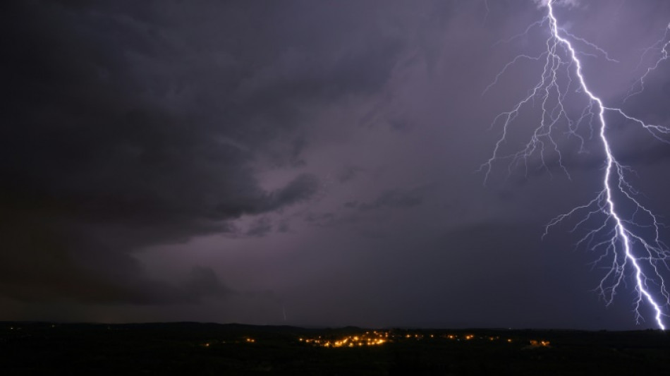 Intempéries: 13 départements en vigilance orange aux orages