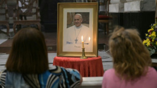 Argentinos rezan por la salud del papa desde su barrio natal en Buenos Aires