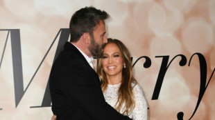 Jennifer Lopez announces engagement to Ben Affleck (again)