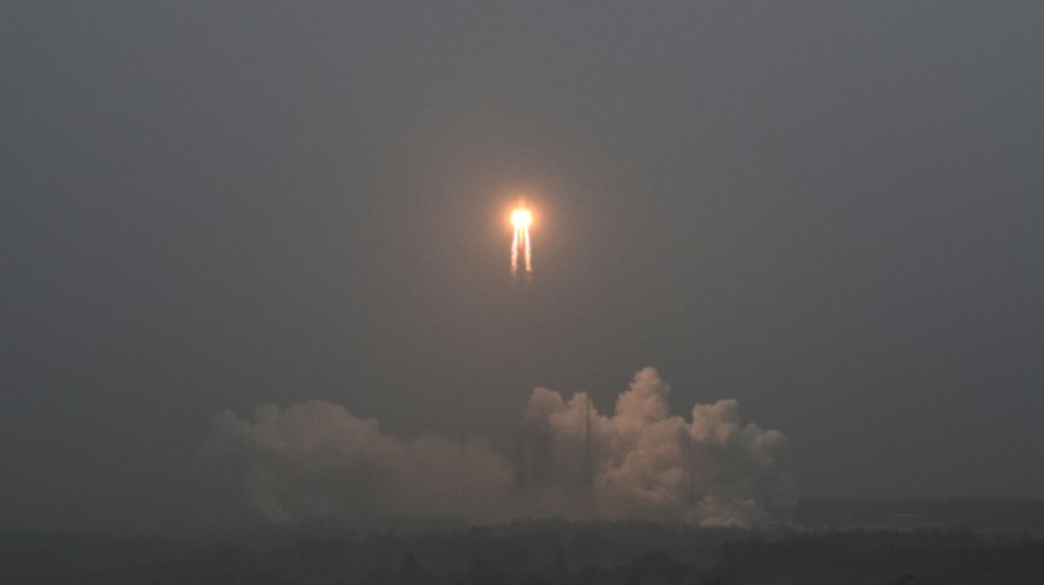 Sonda chinesa lançada em maio pousa na face oculta da Lua, diz mídia estatal