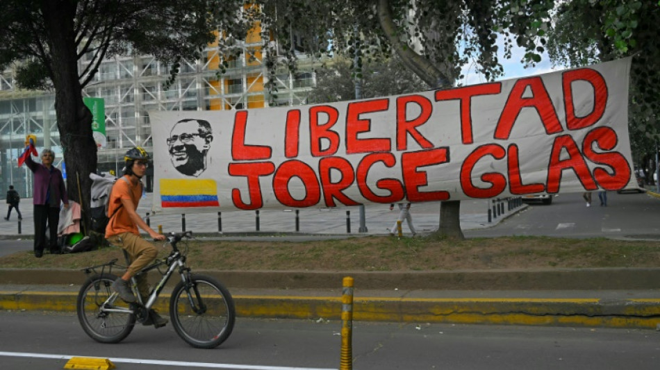 Ecuador celebra referendo sobre seguridad agobiado por crisis diplomática y energética