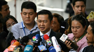 Thaïlande: accusé de lèse-majesté, l'ex-Premier ministre Shinawatra libéré sous caution