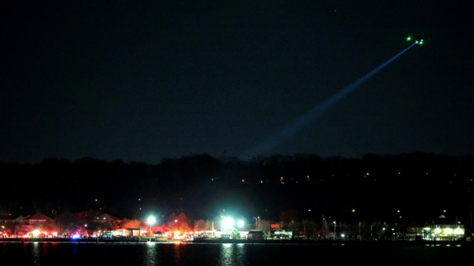 Avión de pasajeros cae al río Potomac tras chocar con helicóptero en Washington