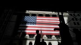 Wall Street replonge, déçue par les résultats d'entreprises