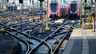 Mann will in anfahrenden Zug steigen: Tödlicher Unfall in Bahnhof in Niedersachsen