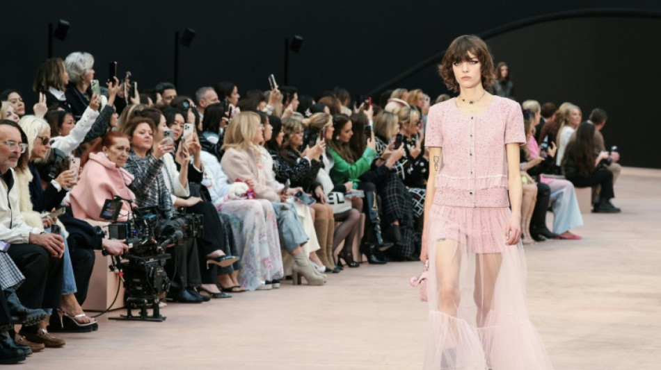 Chanel brinca com proporções no encerramento da Semana de Moda de Paris