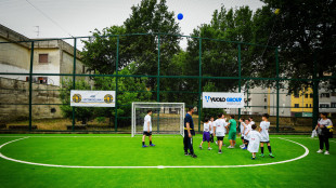 Riapre campo di calcio, ma si gioca solo se si va a scuola