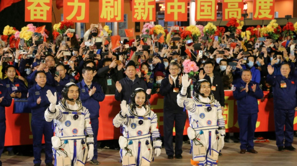 Astronautas de China vuelven a Tierra tras su misión más larga en el espacio