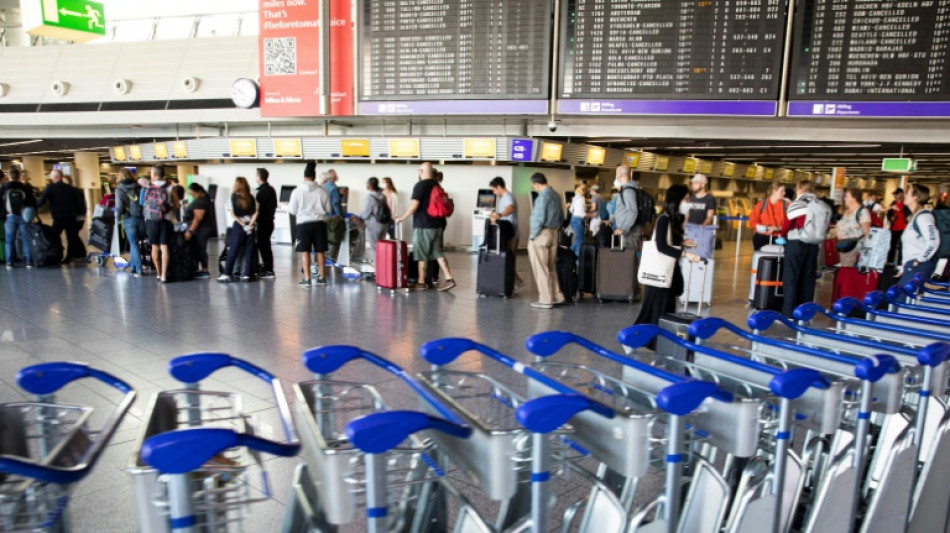 Pilotenstreik legt Flugbetrieb der Lufthansa fast vollständig lahm 