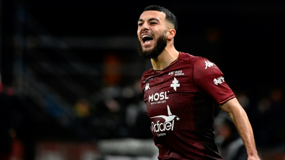 Ligue 1: Metz renverse Lens (2-1) et respire un peu
