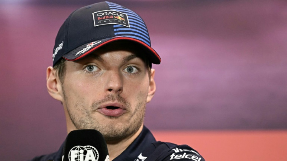 Verstappen é punido por usar palavrão em entrevista coletiva