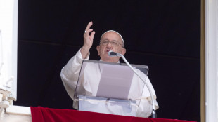 Il Papa, 'chi fa guerre si pensa potente ma è miserabile'