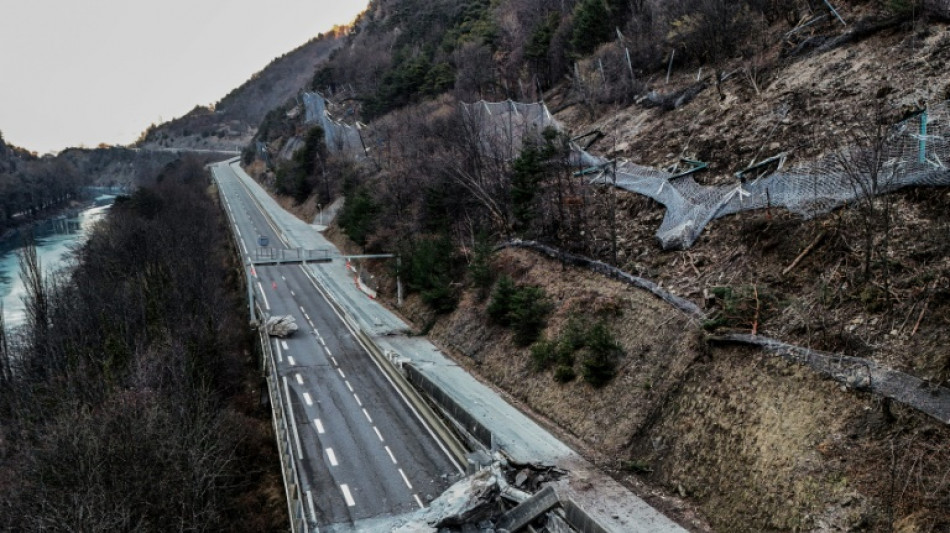 Eboulement en Savoie : la route vers les stations rouverte au moins sur une voie vendredi