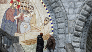 La Iglesia duda qué hacer con los mosaicos de un sacerdote acusado de agresiones sexuales