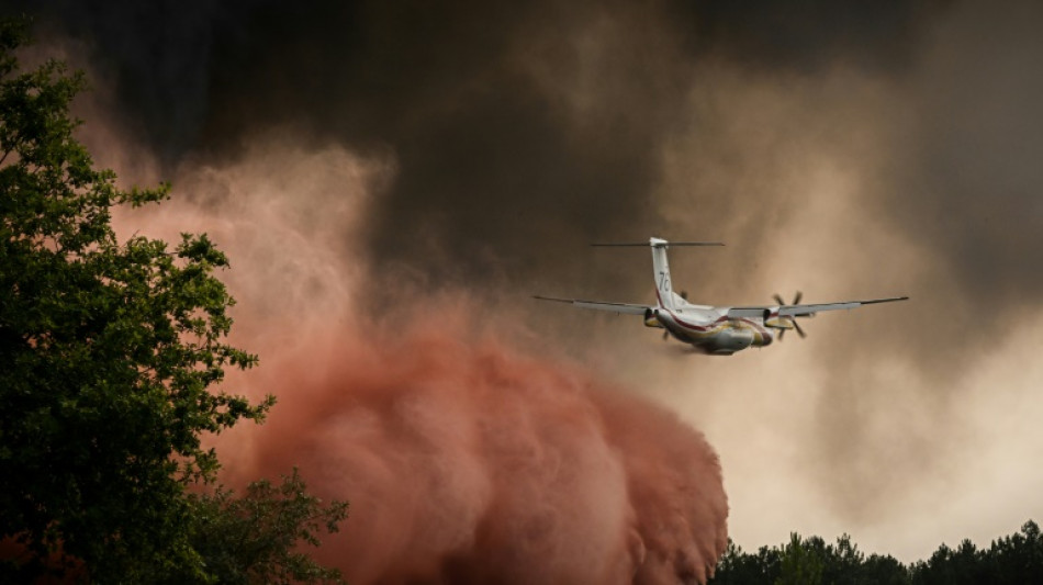 'Complicated' day as fires rage in France