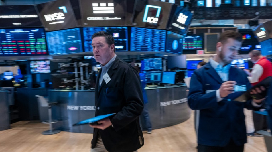 Nouveau faux départ pour Wall Street qui conclut dans le rouge