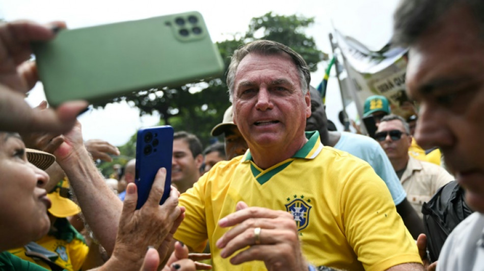 Brésil: Bolsonaro crie au "déni de démocratie" face à ses partisans