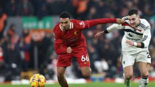 Van Dijk defends Alexander-Arnold after Liverpool star's Man Utd flop