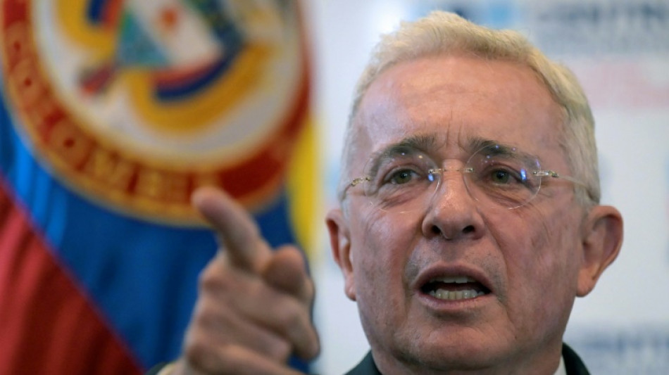 Justiça da Colômbia acusa ex-presidente Uribe de suborno e fraude