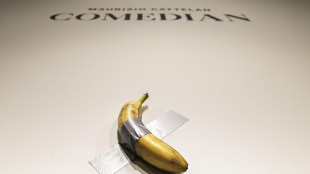 Oltre sei milioni da Sotheby's per la banana di Cattelan