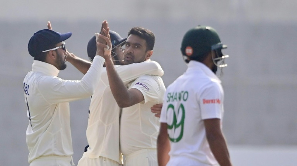 Liton holds firm but Bangladesh in tatters at tea