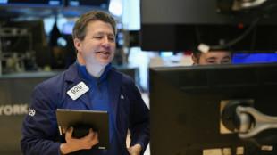 Wall Street ouvre en baisse, épuisée après les records