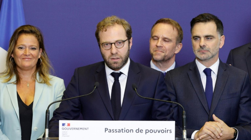 Le gouvernement se dit prêt à "assumer" des "choix forts" pour redresser l'économie