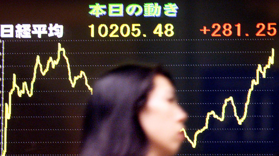 Borsa: Asia in ordine sparso, Tokyo +0,24% con rinvio della BoJ