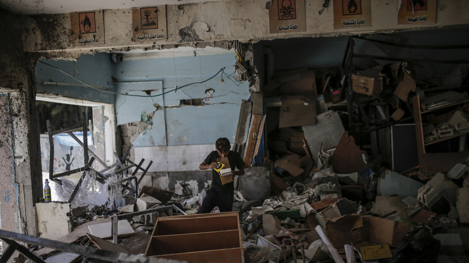 Palestinesi, raid israeliano su scuola-rifugio, 5 morti