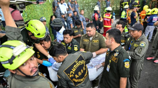 Incêndio em ônibus escolar deixa pelo menos 23 mortos na Tailândia