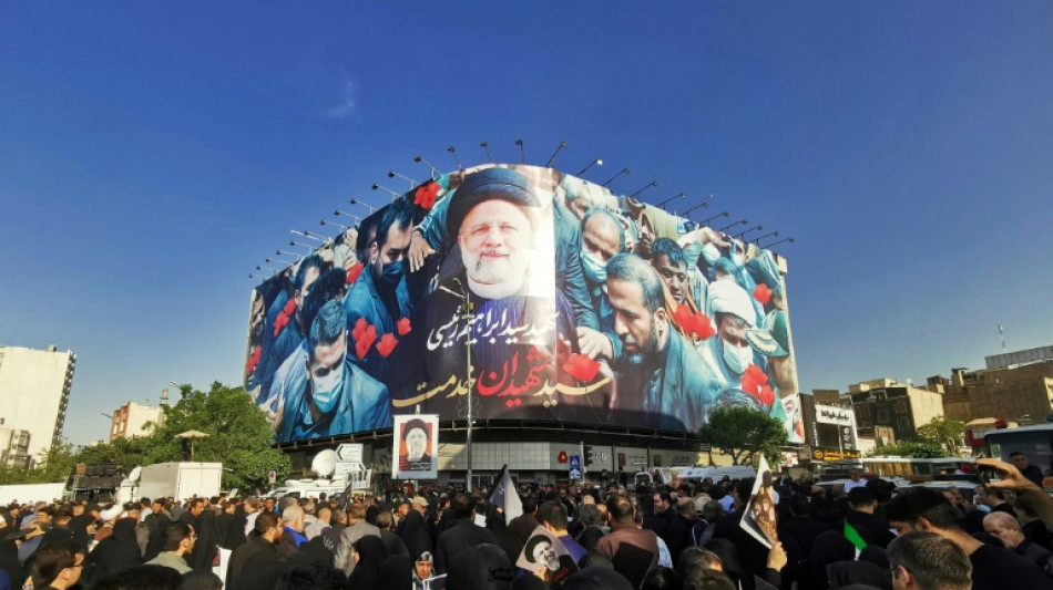 Tausende nehmen vor Beisetzung des verunglückten iranischen Präsidenten Abschied