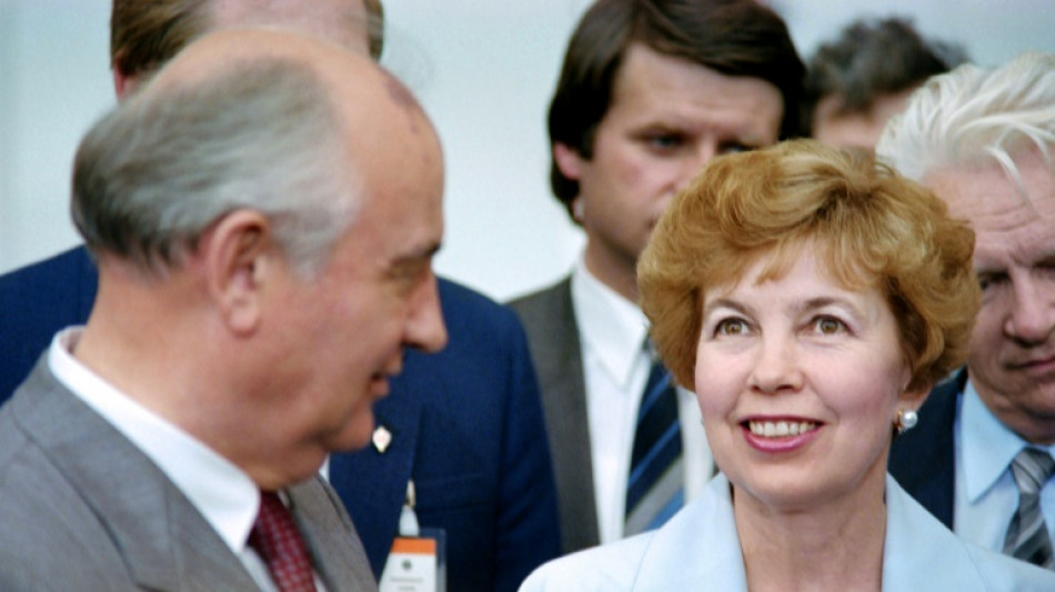 Derrière Mikhaïl et la perestroïka, Raïssa Gorbatcheva