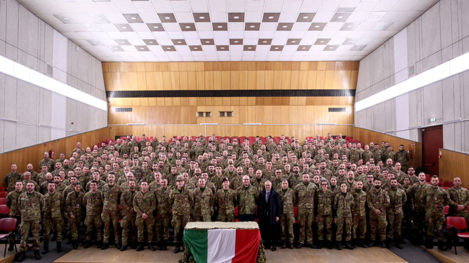 Fontana incontra in Lettonia il contingente italiano