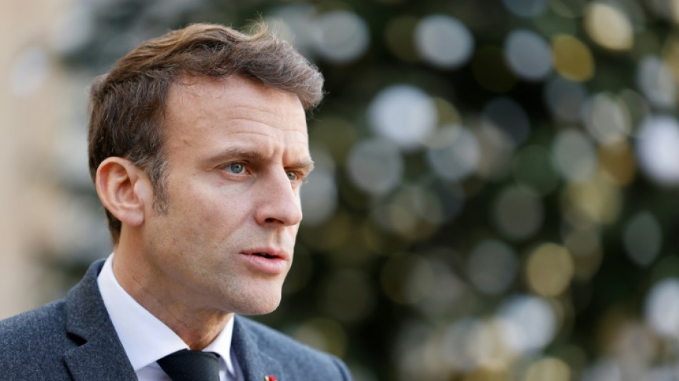 Macron promet des réponses concrètes face à la crise du système de santé