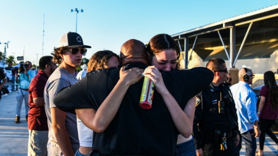 Arrecian las críticas por la respuesta policial al tiroteo de Texas