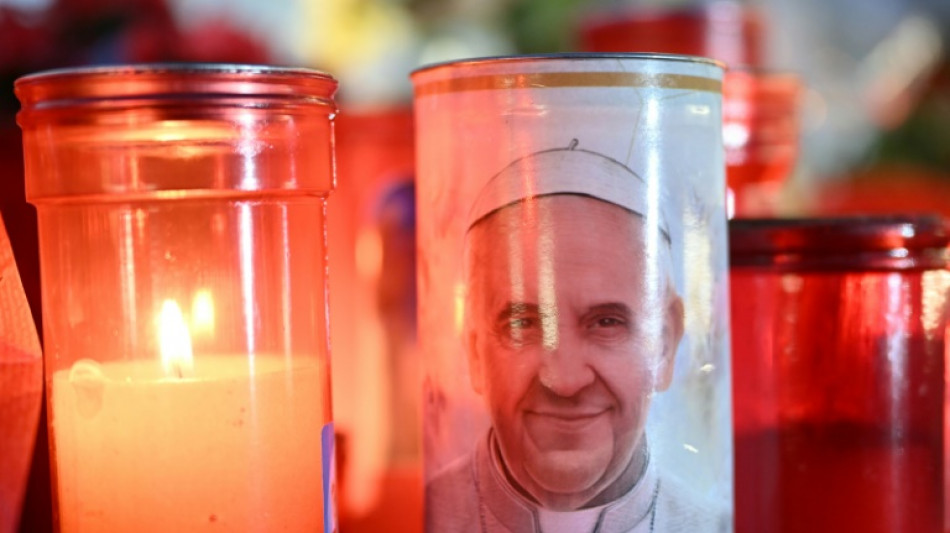 Le pape, "stationnaire", célèbre le début du Carême à l'hôpital