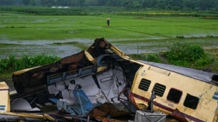 Sube a nueve muertos el balance del choque de trenes en India