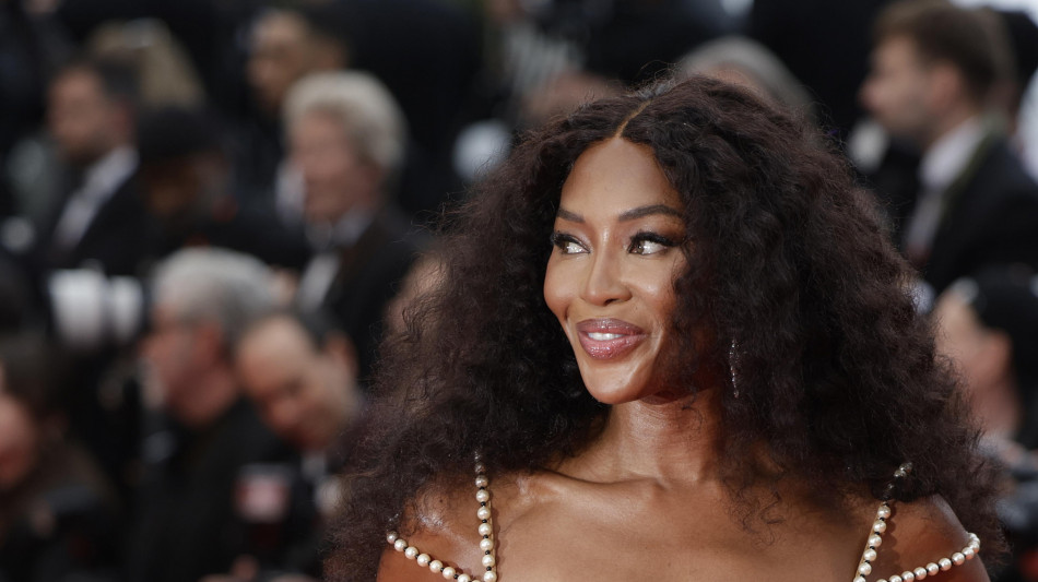 Fondi caritativi spesi in lussi personali,Naomi Campbell sospesa