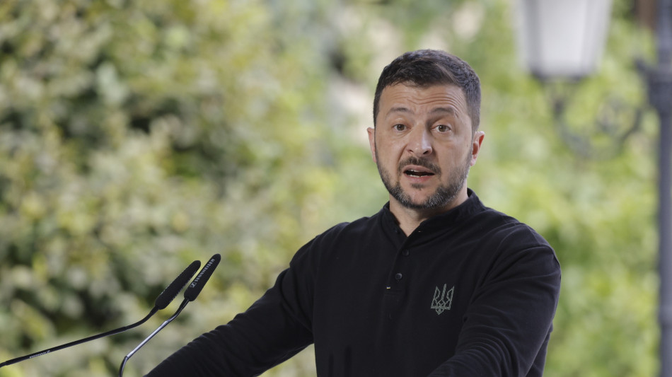 Zelensky, 'fondi militari Ue non siano bloccati'